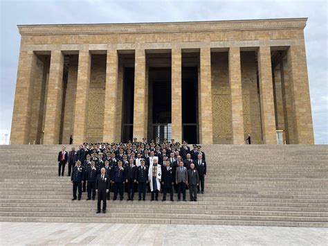 T­ü­r­k­ ­P­o­l­i­s­ ­T­e­ş­k­i­l­a­t­ı­­n­d­a­n­ ­A­n­ı­t­k­a­b­i­r­­e­ ­z­i­y­a­r­e­t­
